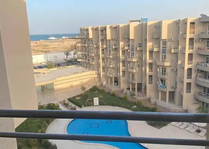 البرنسيسة ريزورت الممشي السياحي شاطي خاص و حمام سباحه Apartmanhotel