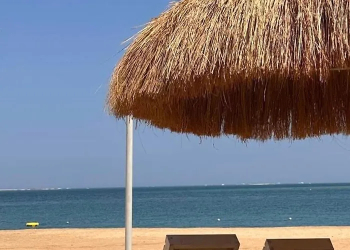 البرنسيسة ريزورت الممشي السياحي شاطي خاص و حمام سباحه Apartmanhotel 3*
