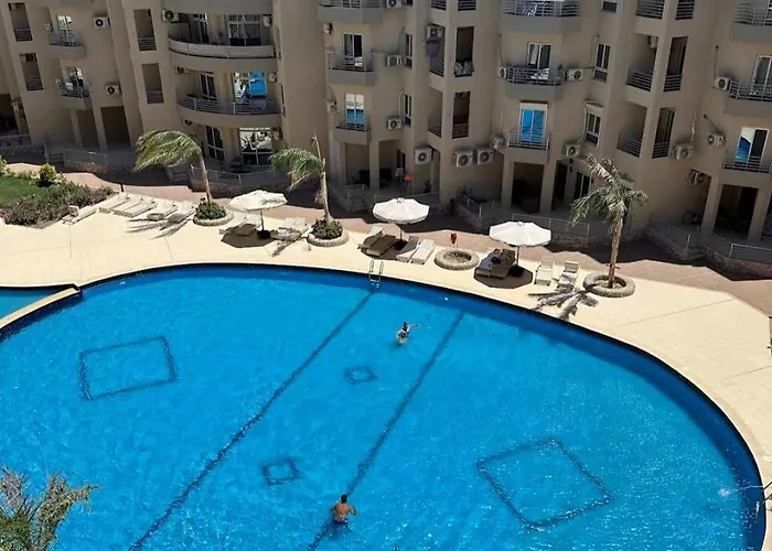 Apartmanhotel البرنسيسة ريزورت الممشي السياحي شاطي خاص و حمام سباحه Gurdaka